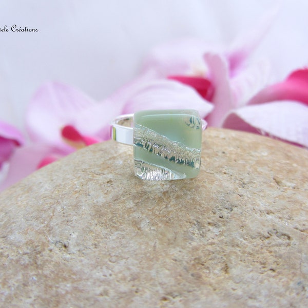 Bague verte carrée, verre dichroique, unique, fusing,