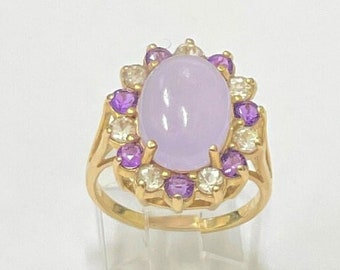 Ladies ballerina type ring in lavender jade cabochon shape cntr. 13x10mm with round amethyst gem stone/zirconia mounted in 14 kt yellow gold