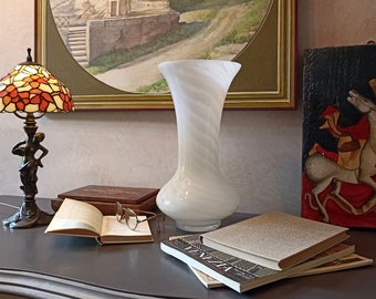 Murano hand-blown swirled art glass vase. Italy 1960-1969