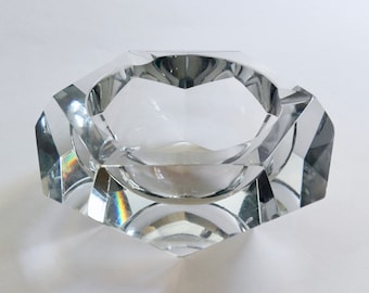 Vintage 1960s ashtray/pocket emptier in faceted crystal.