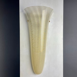 Verrerie de Murano Vistosi, grande applique simple en verre artistique avec inclusions d&#39;or. Italie, fin des années 90 / début des années 2000.