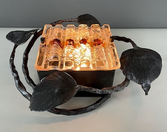 Applique murale brutaliste italienne des années 1970 en fer forgé et verre artistique, sculpture lumineuse de style Poli Arte