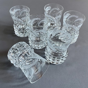 Set aus sechs gravierten Kristallgläsern im Vintage-Stil der 1960er Jahre.