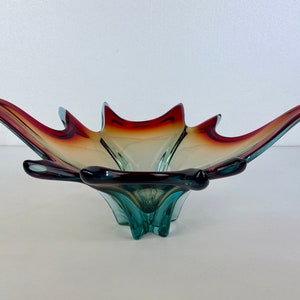 Murano art glass 60s centerpiece in the style of Flavio Poli. &quot;Sommerso&quot; hand-shaped glass.