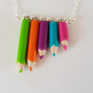 Collar de lápices de colores multicolores afilados, idea de regalo para profesores, niños y maestros.