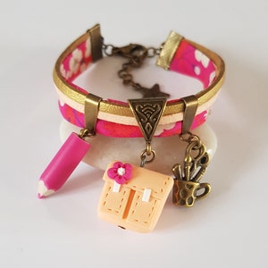 bracelet maîtresse ,cadeau maîtresse,cartable, crayon taillé fuchsia, theme école,cadeau atsem,cadeau école,cadeau,fimo,bronze