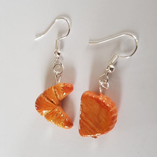 boucles d oreilles,chausson aux pommes,croissant,viennoiserie,boucles dépareillées,cadeau original,boulangerie,petit dejeuner,cadeau unique