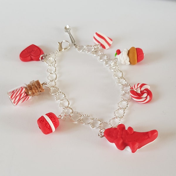 bracelet gourmand rouge,bracelet bonbons,bracelet rouge,fimo,cadeau gourmand,cadeau anniversaire,bracelet bonbons,bracelet breloques,fimo