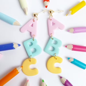 gracias ama, pendientes abc, pendientes escolares, regalo original, tema escolar, regalo atsem, regalo fin de año