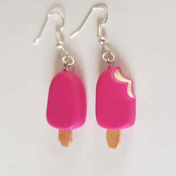 boucles d'oreille esquimau glace rose framboise et vanille  en fimo gourmande,boucles d'oreilles glaces,boucles d'oreilles dépareillées