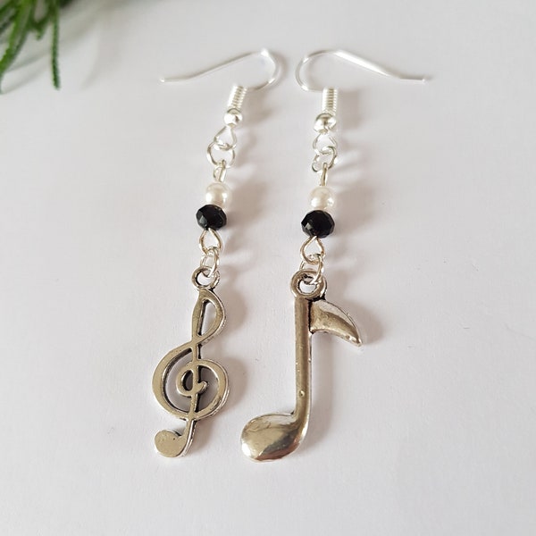 boucles d'oreilles,note de musique,clé de sol,bijou original,noir et blanc,boucles originales,boucles musique,cadeau musicien,cadeau musique