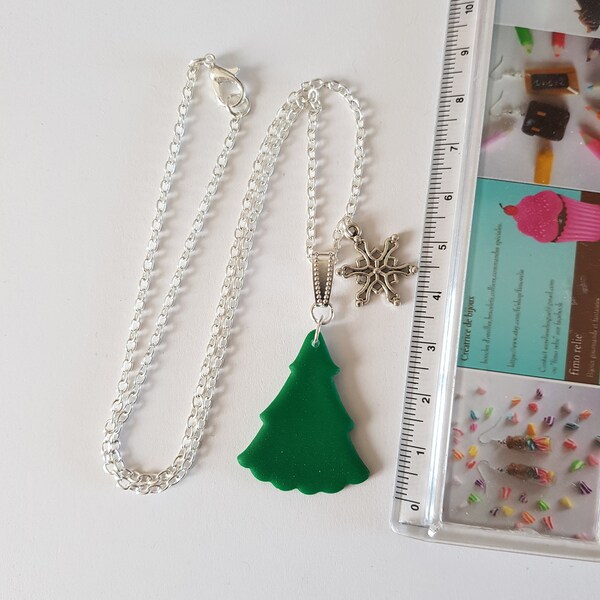 collier sapin,theme noel,collier,petite fille,pere noel,flocon,cadeau noel,rigolo,cadeau original,cadeau anniversaire,fimo