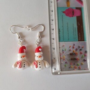 boucles d'oreilles bonhomme neige, cadeau noel, hiver,fimo,thème Noël, bonshommes de neige,boucles d'oreilles hiver image 3