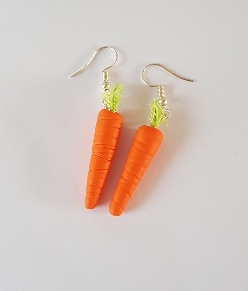 boucles d'oreilles carottes,boucles carottes,orange,fimo,boucles originales,boucles legumes,cadeau anniversaire,cadeau rigolo,cadeau image 1