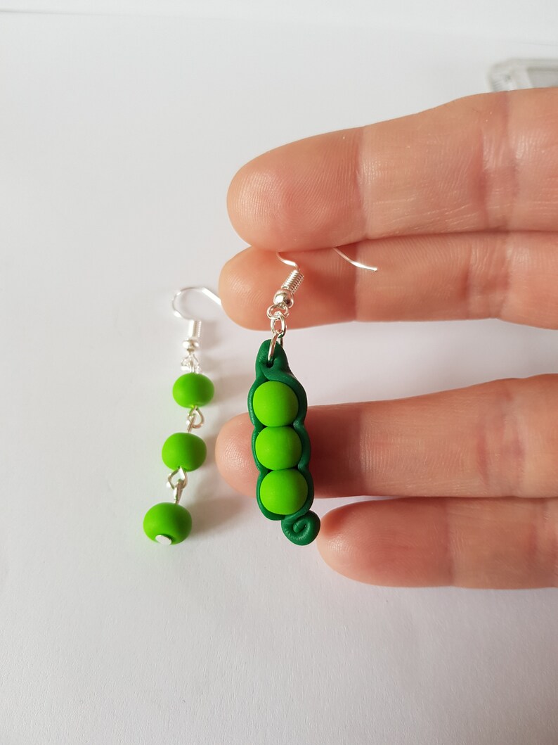 cadeau original,boucles d oreilles petits pois,boucles d oreilles originales,cadeau gourmand,pate fimo,boucles pois,bijoux de pois image 6