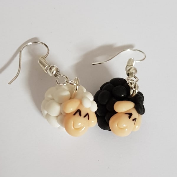 boucles d'oreilles moutons,mouton noir et blanc,boucles moutons,boucles en fimo, boucles d oreilles,animaux de la ferme, cadeau anniversaire