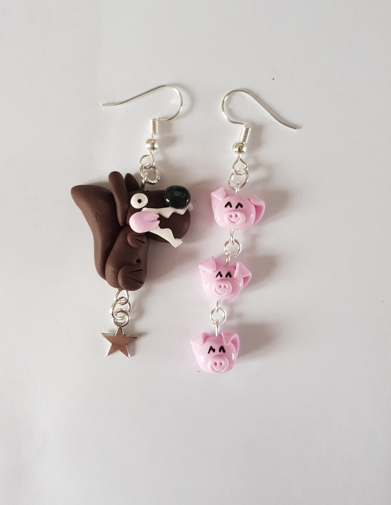 boucles d'oreille les trois petits cochons et loup personnages livre conte fée,boucles d'oreilles dépareillées,boucles d'oreilles originales image 1