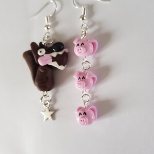 boucles d'oreille les trois petits cochons et loup personnages livre conte fée,boucles d'oreilles dépareillées,boucles d'oreilles originales image 3