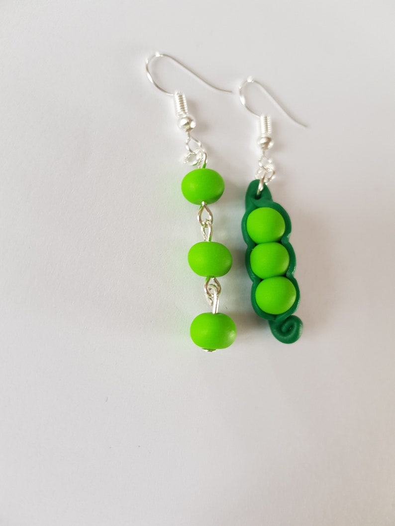 cadeau original,boucles d oreilles petits pois,boucles d oreilles originales,cadeau gourmand,pate fimo,boucles pois,bijoux de pois image 9