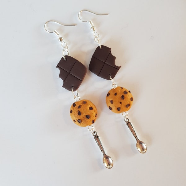 boucles d'oreilles cookies aux pepites de chocolat carré de choco et cuillere fimo gourmandes