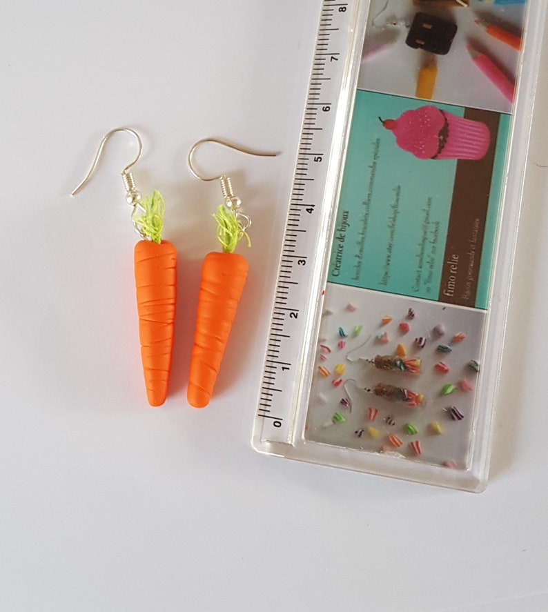 boucles d'oreilles carottes,boucles carottes,orange,fimo,boucles originales,boucles legumes,cadeau anniversaire,cadeau rigolo,cadeau image 2