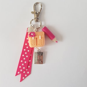 porte-clés ecole,cadeau maitresse,cadeau original maitresse,cartable et crayon , rentrée des classes ,cadeau maitresse,merci maitresse ,fimo