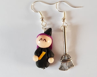 boucles d'oreilles halloween,boucles sorcieres,sorciere et son balai,theme halloween, fimo,boucle d oreille halloween,noir et violet