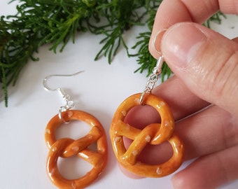 bretzel boucles d'oreilles,boucles bretzel, bijoux de bretzel,bijou gourmand,boucles alsaciennes,alsace,alsacienne,cocktail,idée cadeau