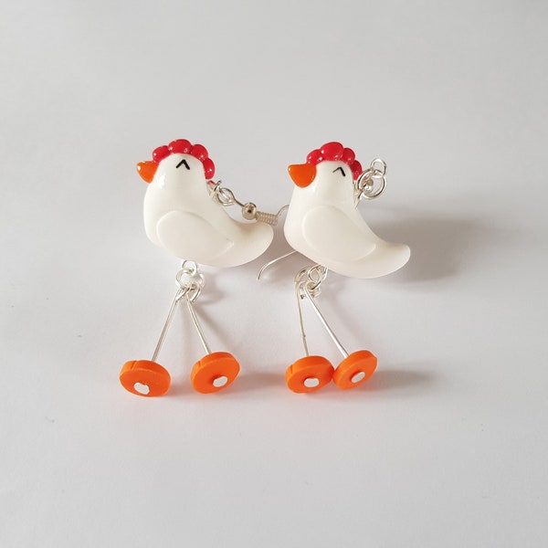 poules qui bougent les pattes, en fimo, boucles d oreilles, yeux rigolos, ferme,boucles animaux, cadeau anniversaire,crochets sans nickel