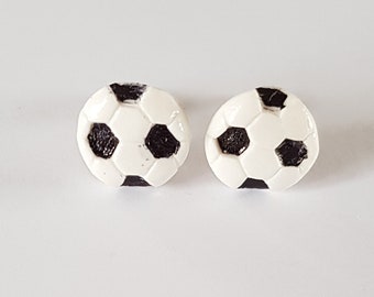 boucles football,boucles d'oreilles ballon de football,puces,clous,noir et blanc,supporters,cadeau foot,fan de foot,cadeau anniversaire