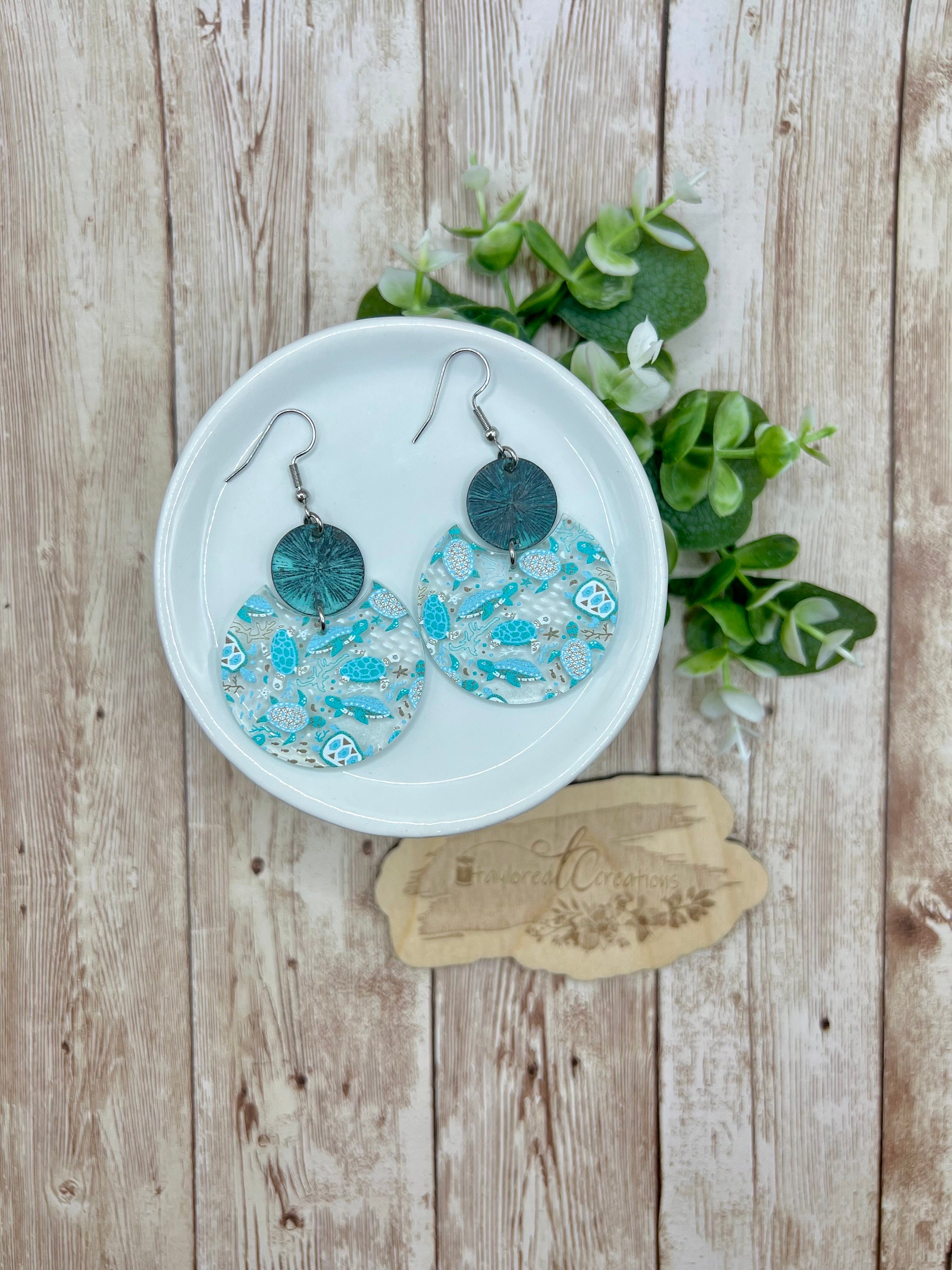 Blue Sea Turtle Acrylic Dangle Earrings – Hawaiian Ocean Animal Novelty Jewelry Gift For Women