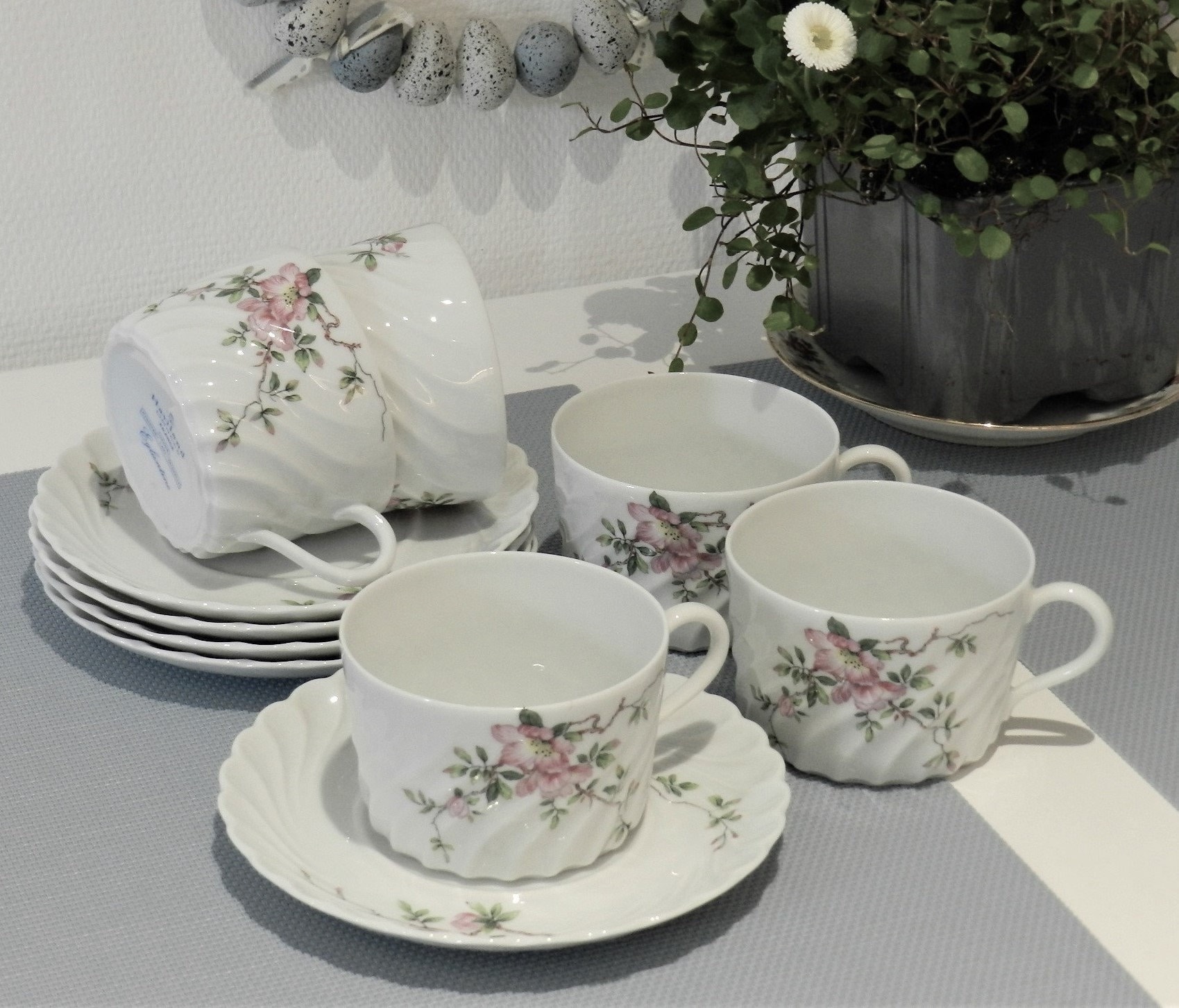 Ensemble de 5 Tasses à Thé et Soucoupes Haviland Torse - Design en Fleurs