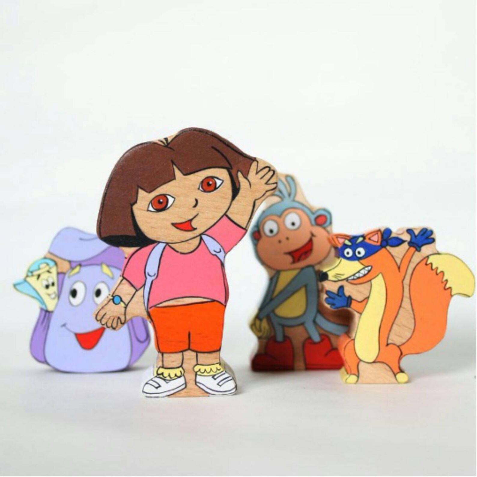 Даша путешественница рюкзак и карта