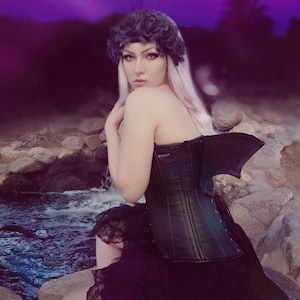 Black real leather corset with bat wings designed by Porcelain Panic, all steel boned. Helloween, gothic, steampunk, gf&#39;s gift corset