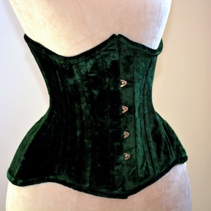 Corset en velours véritable à double rangée de baleines en acier, de forme courte avec de longues hanches. Corset d'entraînement à la taille en sablier, gothique, laçage serré