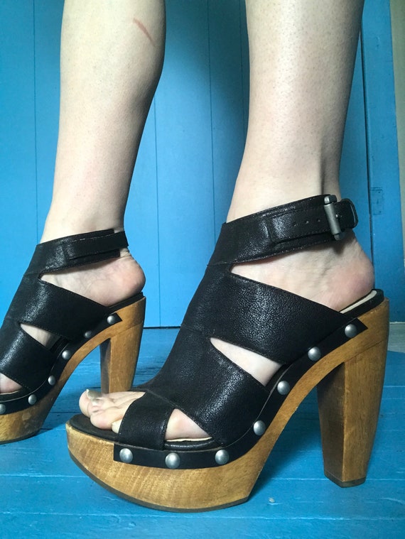 vera wang lavender sandals