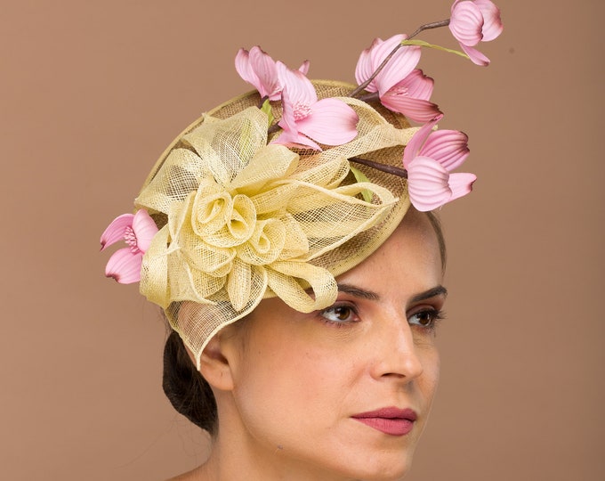 Rosemonde Fascinator in Vanilla main image 1