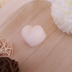 Single strong scented wax melt sample Heart shaped fragranced mini wax melt One heart wax melt sampling scents Try out a scent wax melt