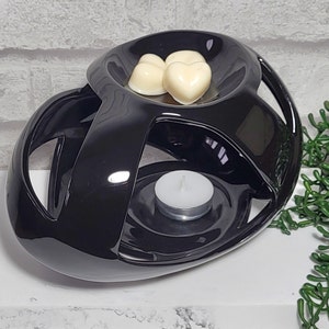 Black high gloss wax melt burner with three heart wax melts and tealight Chelsea black wax melter Tealight wax warmer Home fragrance decor