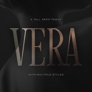 Peut inclure: Une famille de polices de caractères serif hautes appelée "Vera" avec plusieurs styles. Le texte est affiché sur un fond noir.