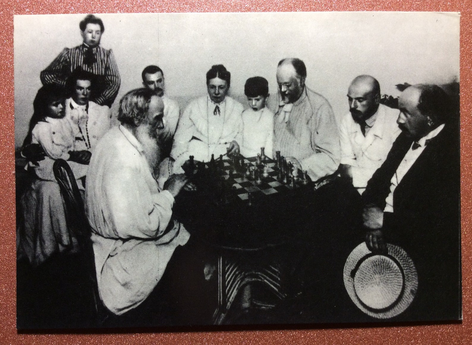 Толстой и карты. Лев толстой 1866. Толстой и карты. Толстой и карты. Толстой за шахматами.