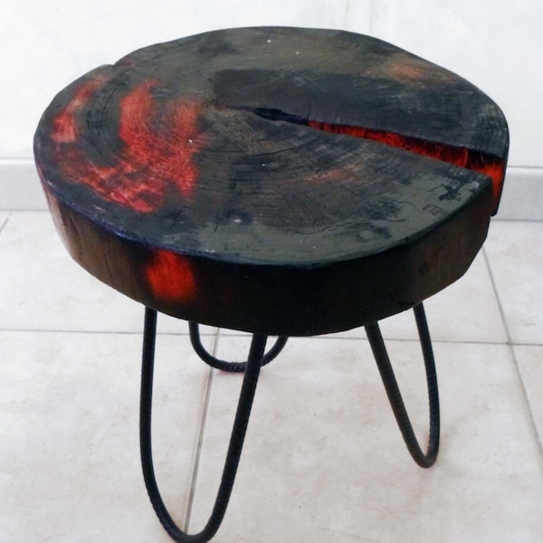 Table basse bois rouge et noir,  coffee table, table brulée, burnh table, table ronde, round table, red, black