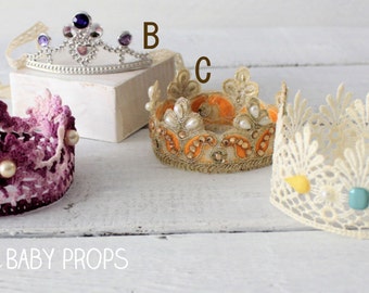 Handgefertigte gehäkelte Babykrone: Spitze-Prinzessin Tiara, Fotorequisite