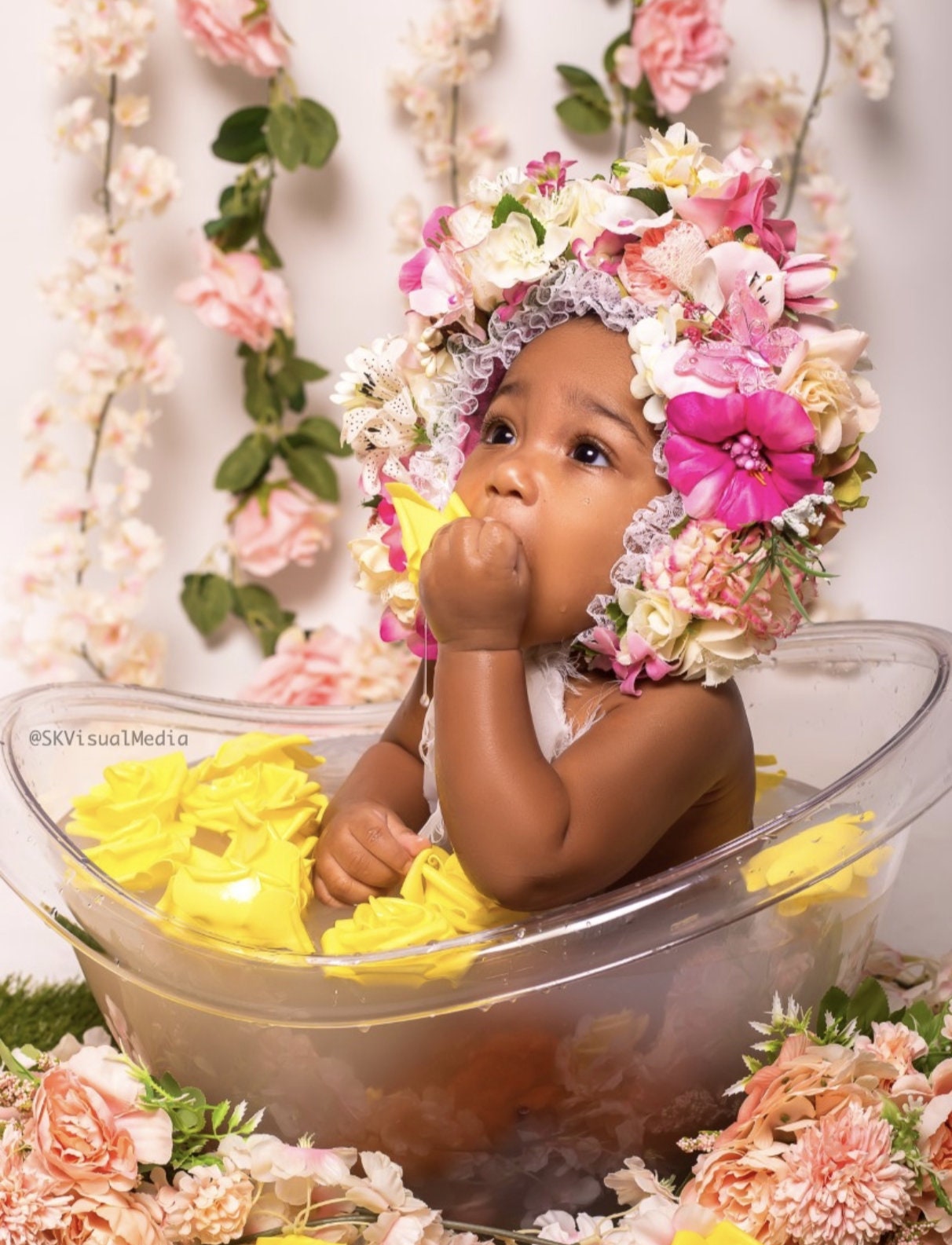 シッターズボンネット、ピンクの花のボンネット、赤ちゃんの写真