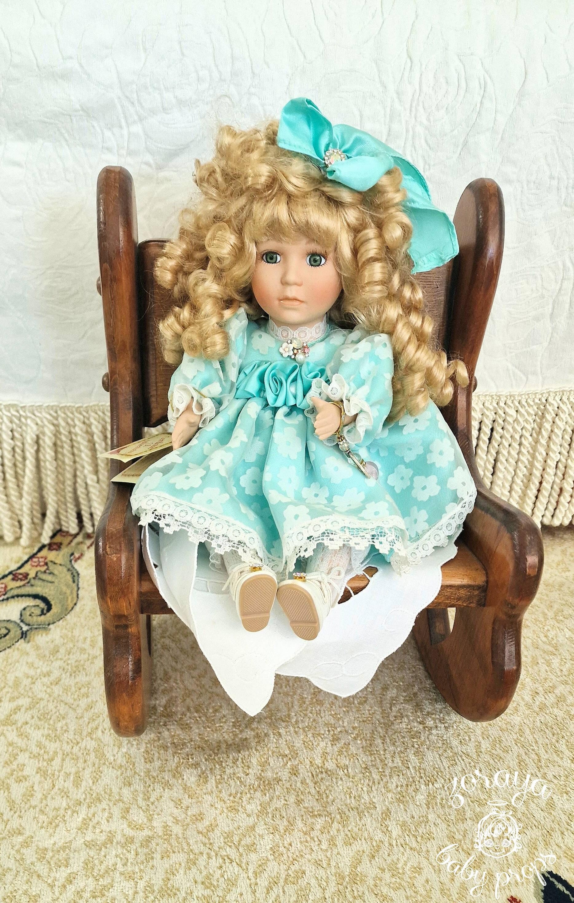 POUPÉE EN PORCELAINE pierrot sur son fauteuil EUR 35,00 - FR POUPÉE EN PORCELAINE pierrot sur son fauteuil EUR 35,00 - FR