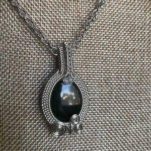 Jade pendant necklace