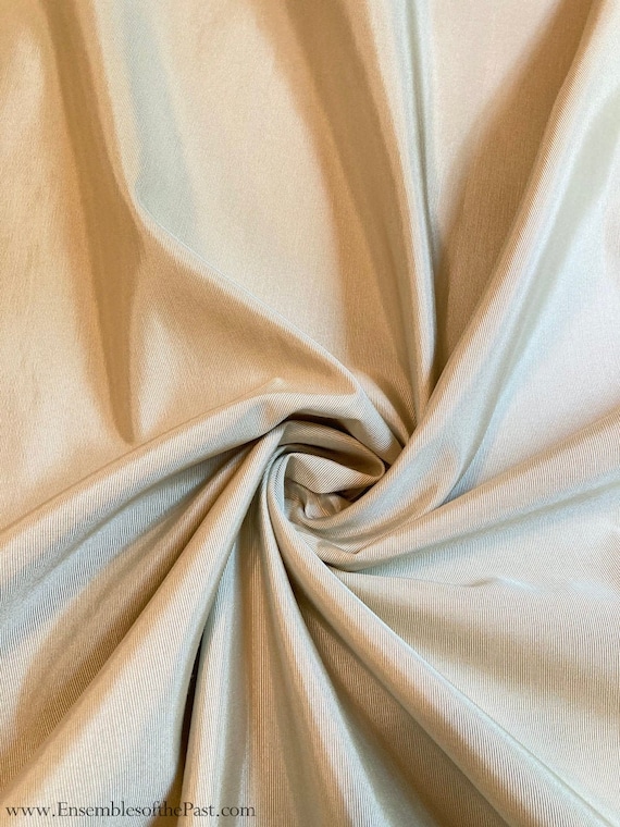 Ivory Faille Silk Ascot Ivory Faille Silk Ascot