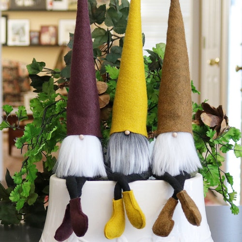 ELF Gnome Pattern, Gifts for Christmas, Gifts for Mom, Gifts for Friends, Easy Gnome Patterns, Holiday Gnomes, Gnome Pattern with Legs