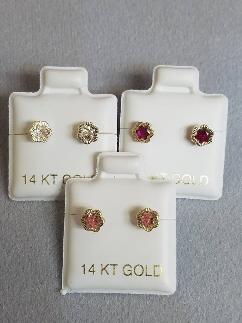 14k Solid Yellow Gold Cz Flower Earring.