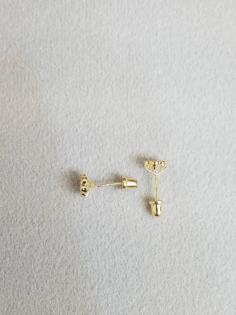 14k Solid Yellow Gold Cz Flower Earring.